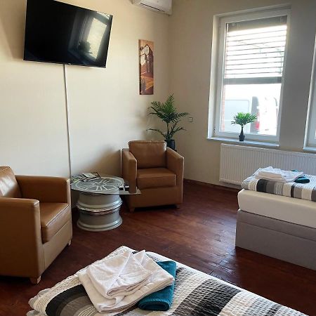 Dz Appartements - Ferienwohnung Mit Klimaanlage, Whirlpool Und Freiem Wlan - Ruhige, Zentrale Lage In Wittenberge Ngoại thất bức ảnh