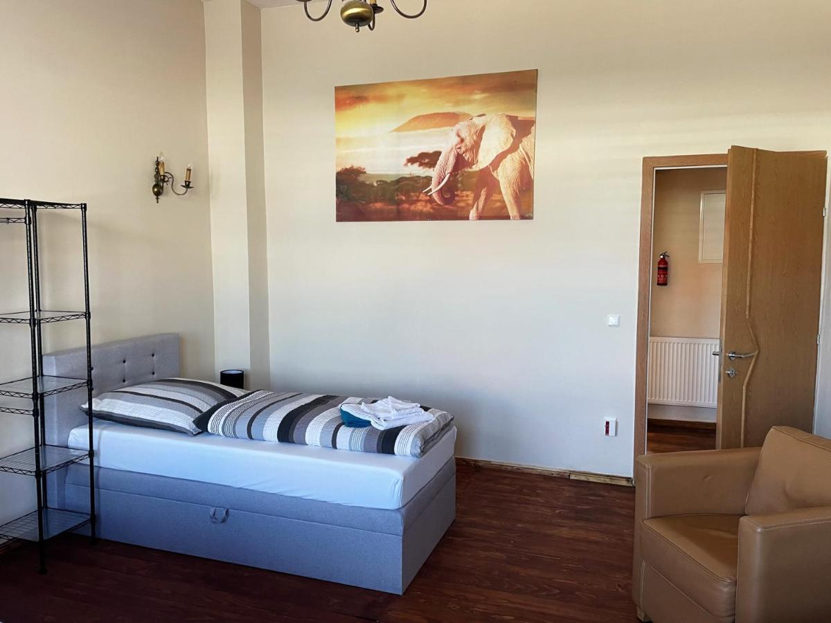 Dz Appartements - Ferienwohnung Mit Klimaanlage, Whirlpool Und Freiem Wlan - Ruhige, Zentrale Lage In Wittenberge Ngoại thất bức ảnh
